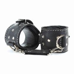 Кожаные наручники с контрастной строчкой